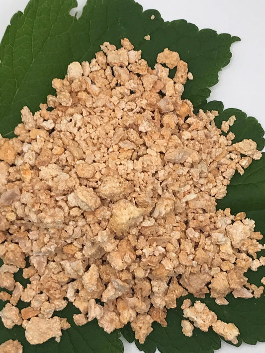 closer look at brakshun little rocks on a grape leaf